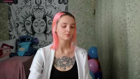 Snapshot of vanilla_arya chatting on December 19, 2024, 12:56 pm Adelina online show from December 19, 2024, 12:56 pm