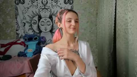 Snapshot of vanilla_arya chatting on January 16, 2025, 3:56 pm Adelina online show from January 16, 2025, 3:56 pm