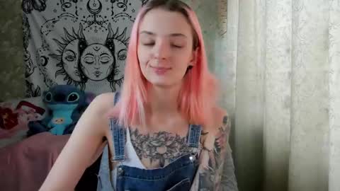 Snapshot of vanilla_arya chatting on February 4, 2025, 7:40 am Adelina online show from February 4, 2025, 7:40 am