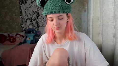 Snapshot of vanilla_arya chatting on February 8, 2025, 10:29 am Adelina online show from February 8, 2025, 10:29 am