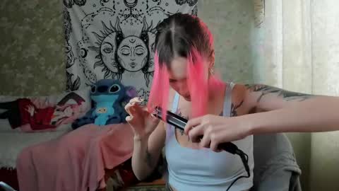 Snapshot of vanilla_arya chatting on March 6, 2025, 9:25 am Adelina online show from March 6, 2025, 9:25 am