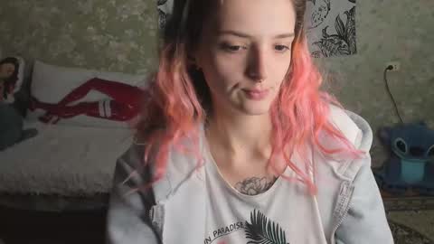 Snapshot of vanilla_arya chatting on November 2, 2025, 9:44 am Adelina online show from November 2, 2025, 9:44 am