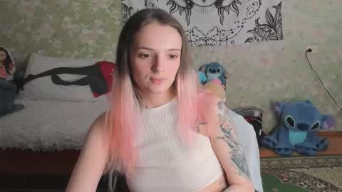 Snapshot of vanilla_arya chatting on February 8, 2026, 10:18 am Adelina online show from February 8, 2026, 10:18 am