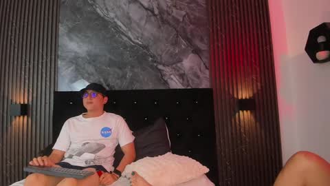 vanilla_hot_ online show from February 7, 2025, 4:35 pm