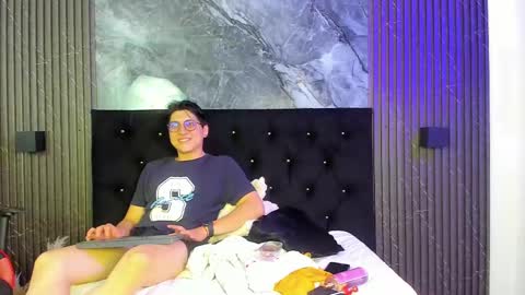 vanilla_hot_ online show from March 3, 2025, 1:09 pm