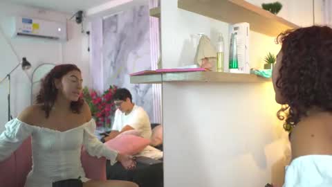 vanilla_hot_ online show from October 19, 2025, 7:36 pm