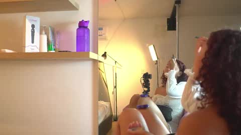 vanilla_hot_ online show from November 17, 2025, 1:17 pm