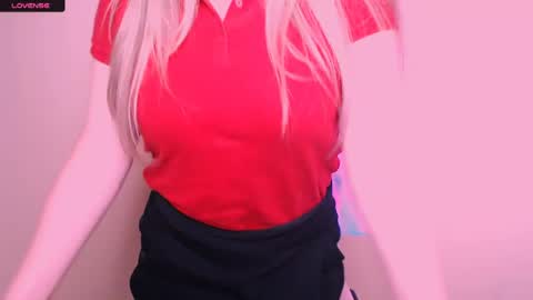 Snapshot of vanillaex_ chatting on April 29, 2026, 5:30 pm Mia online show from April 29, 2026, 5:30 pm