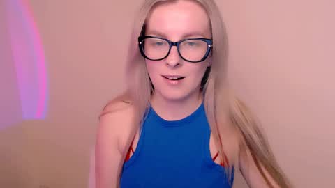 Snapshot of vanillaex_ chatting on May 14, 2026, 4:14 pm Mia online show from May 14, 2026, 4:14 pm