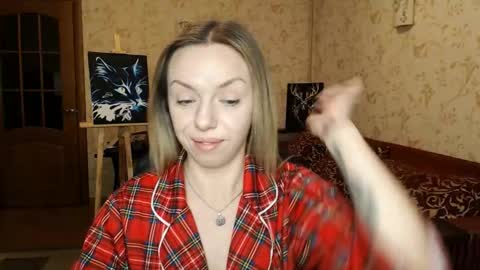 VanillaMuffin online show from February 2, 2025, 7:09 am