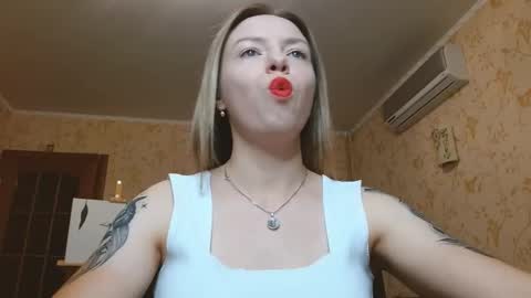 VanillaMuffin online show from September 13, 2025, 11:54 am