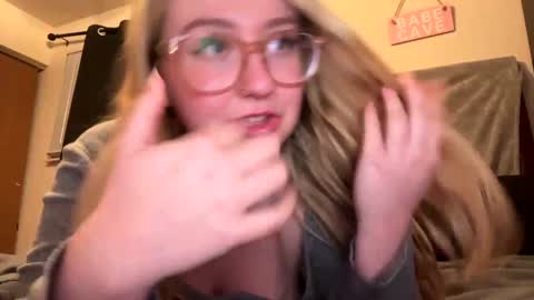 vanillapuddingpie online show from December 9, 2024, 2:45 am