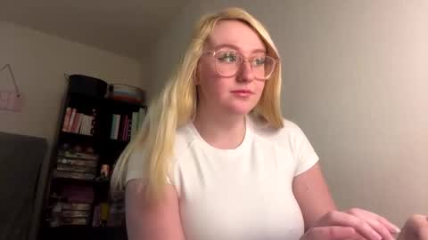 vanillapuddingpie online show from January 7, 2025, 5:20 pm