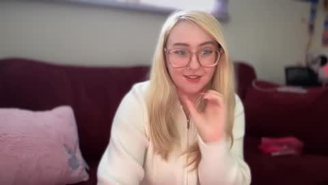 vanillapuddingpie online show from February 16, 2025, 7:05 pm