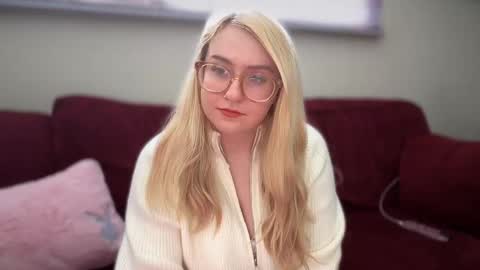 vanillapuddingpie online show from February 18, 2025, 4:05 pm