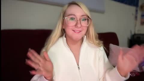 vanillapuddingpie online show from March 10, 2025, 12:40 am