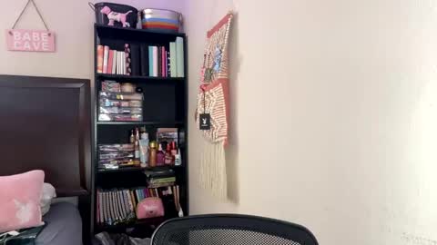 vanillapuddingpie online show from September 9, 2025, 4:50 pm