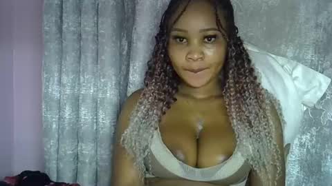 Snapshot of vanillavenus chatting on May 6, 2026, 2:11 pm vanillavenus online show from May 6, 2026, 2:11 pm