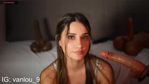 Vanilu online show from November 26, 2025, 5:08 am