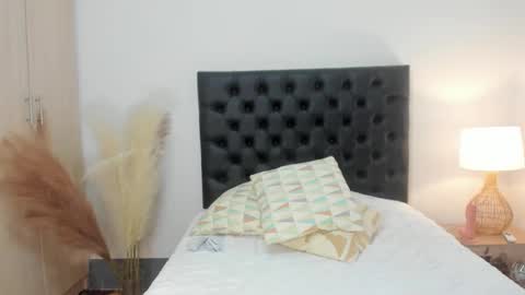 Vannesa online show from March 8, 2026, 2:04 am