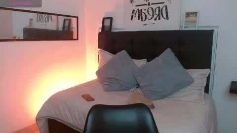 vane online show from October 10, 2025, 7:02 pm