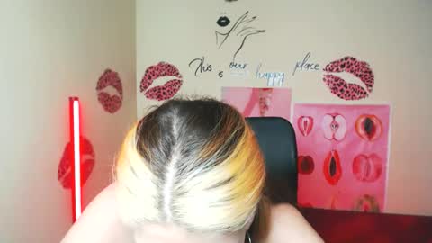 Vanessa online show from April 19, 2026, 6:10 pm