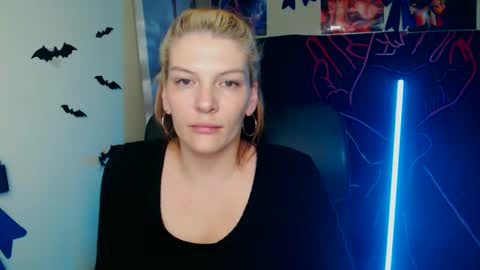 Vanessa online show from April 20, 2026, 6:16 am