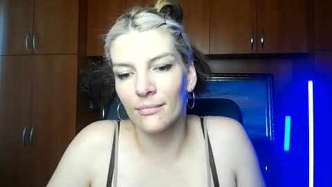 Vanessa online show from June 5, 2026, 7:03 am