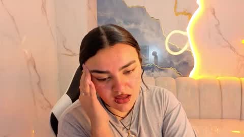 Live 800am 200pm COLOMBIAN HOUR online show from December 3, 2025, 5:00 pm