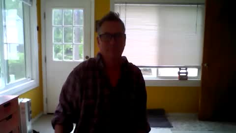 varaggo online show from May 6, 2026, 2:33 pm
