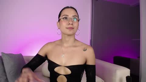 Snapshot of varenka_ivanova22 chatting on May 27, 2026, 4:53 am varenka_ivanova22 online show from May 27, 2026, 4:53 am