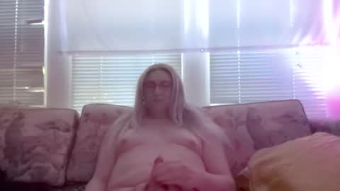 Snapshot of varinadarken chatting on April 21, 2026, 12:11 pm Varina online show from April 21, 2026, 12:11 pm
