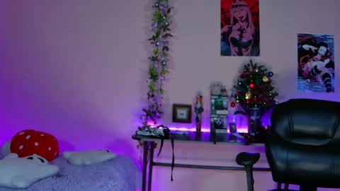 Vayolett online show from December 25, 2024, 5:58 pm