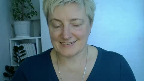 vea_motty online show from April 1, 2026, 2:25 pm