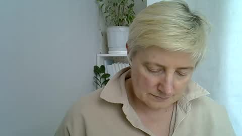 Snapshot of vea_motty chatting on April 23, 2026, 12:29 pm vea_motty online show from April 23, 2026, 12:29 pm