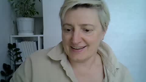 Snapshot of vea_motty chatting on April 25, 2026, 3:09 pm vea_motty online show from April 25, 2026, 3:09 pm