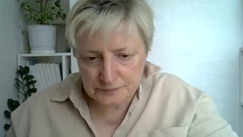 Snapshot of vea_motty chatting on April 30, 2026, 11:27 am vea_motty online show from April 30, 2026, 11:27 am