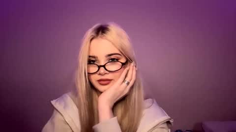 Monika online show from December 2, 2025, 12:10 pm