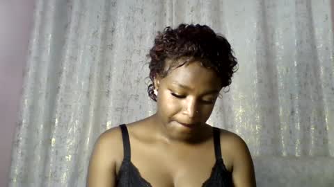 Snapshot of vee_quest chatting on June 21, 2026, 6:43 pm vee_quest online show from June 21, 2026, 6:43 pm