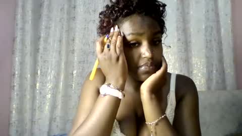 Snapshot of vee_quest chatting on June 22, 2026, 3:25 am vee_quest online show from June 22, 2026, 3:25 am