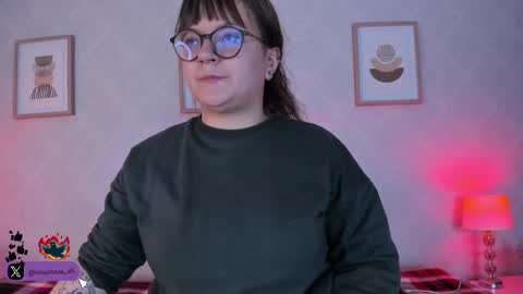 Vee Simons online show from September 12, 2025, 7:47 pm