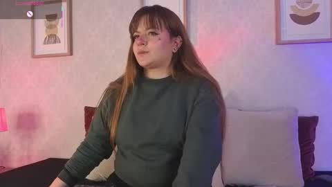 Vee Simons online show from October 27, 2025, 7:40 pm