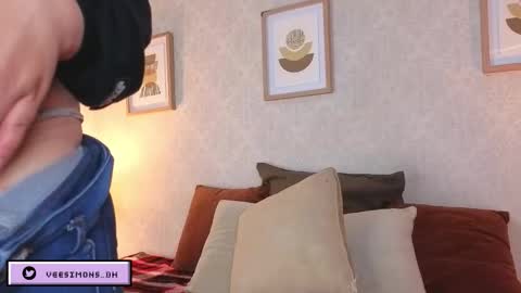 Vee Simons online show from March 26, 2026, 9:09 pm