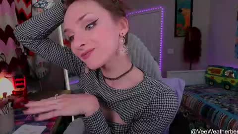 Snapshot of veeweatherbee chatting on April 28, 2026, 2:27 am Violet Weatherbee online show from April 28, 2026, 2:27 am