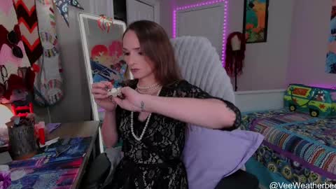 Snapshot of veeweatherbee chatting on May 16, 2026, 12:18 am Violet Weatherbee online show from May 16, 2026, 12:18 am