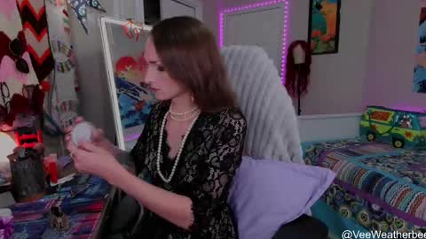 Snapshot of veeweatherbee chatting on May 16, 2026, 12:40 am Violet Weatherbee online show from May 16, 2026, 12:40 am