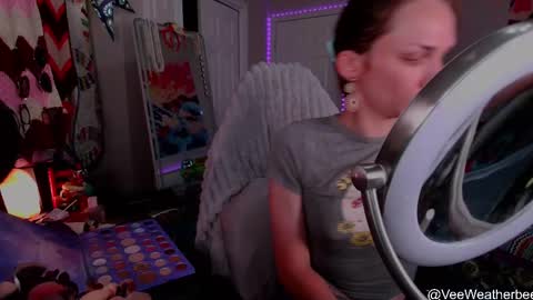 Snapshot of veeweatherbee chatting on May 20, 2026, 10:16 pm Violet Weatherbee online show from May 20, 2026, 10:16 pm