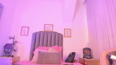   online show from October 31, 2025, 11:44 am