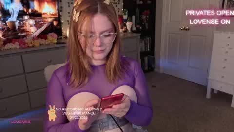 vegas_romance online show from April 21, 2026, 3:35 am