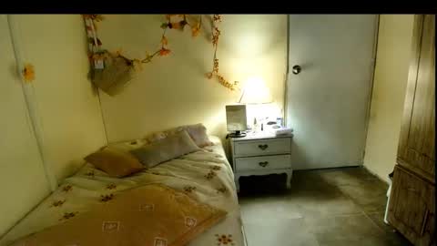 veka_lourens online show from September 22, 2025, 7:05 pm